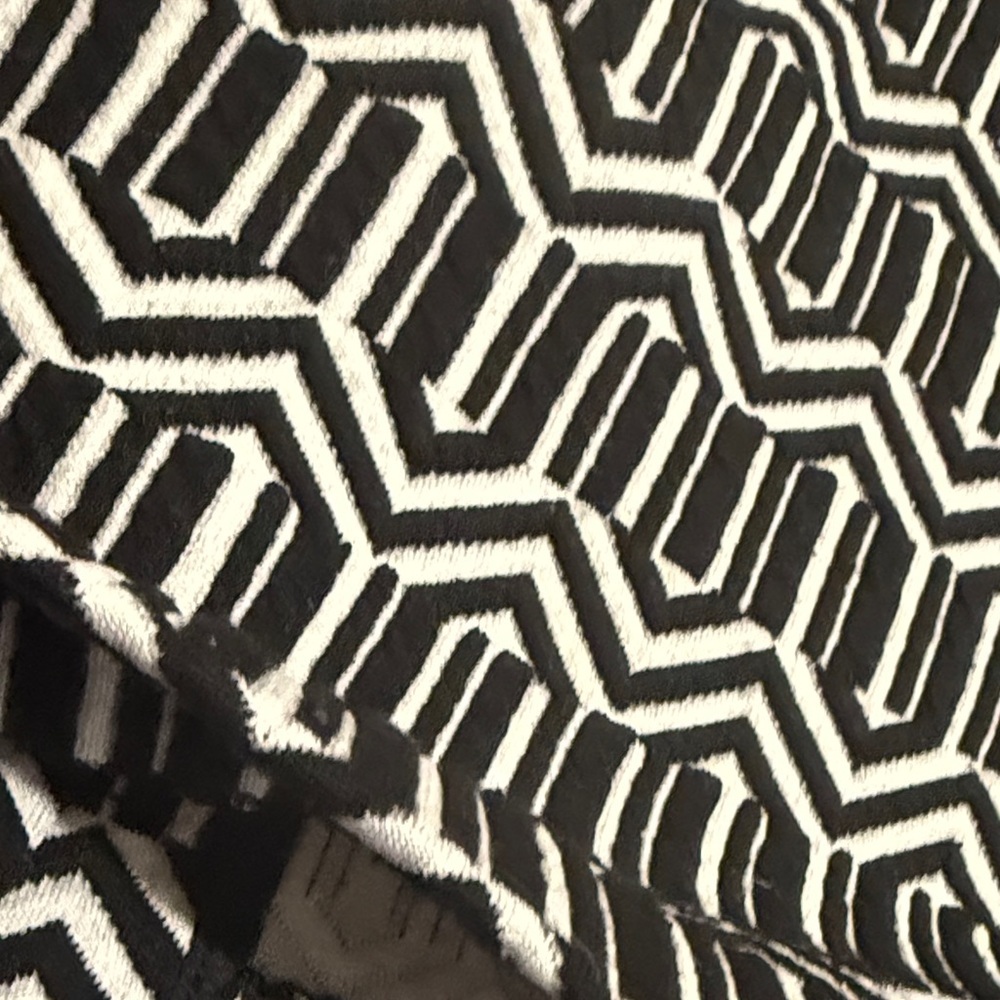 Banana Republic Black and White Zigzag textured thick Mini Skirt geo jacquard - Picture 8 of 9